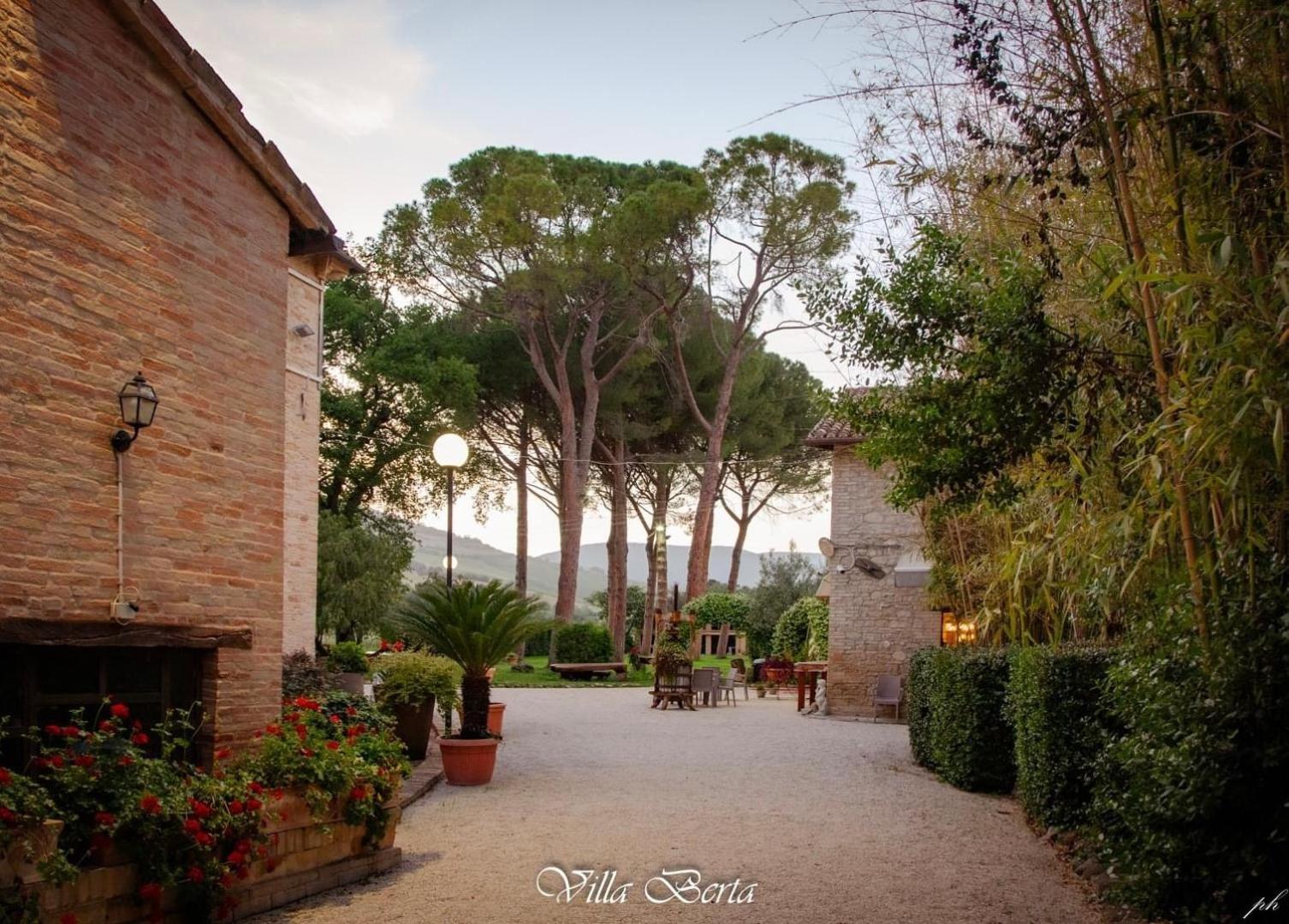 Resort Restaurant Villa Berta San Severino Marche Exterior foto